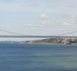 '25 de Abril' Tagus Bridge by Alvesgaspar - Own work, CC BY-SA 3.0, https://commons.wikimedia.org/w/index.php?curid=6450950
